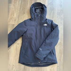 NEW (w/o tags) WOMENS NAVY NORTHFACE WINTER COAT (S) Retail $139